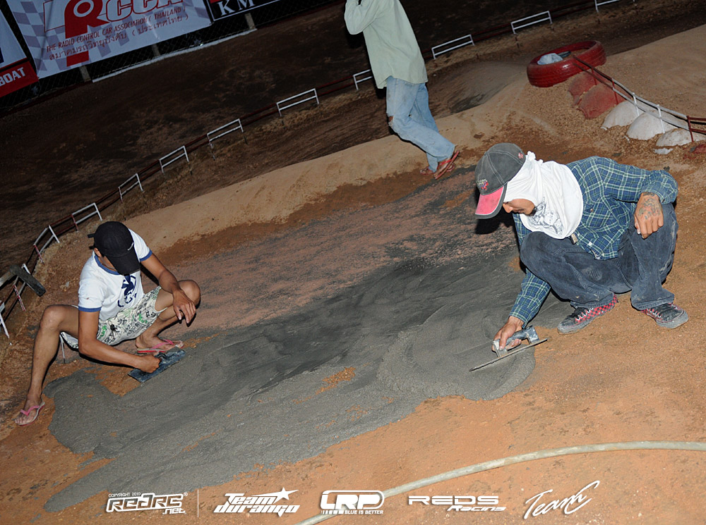 http://events.redrc.net/wp-content/gallery/2010-ifmar-18th-scale-buggy-world-championships/mon-trackconcrete.jpg